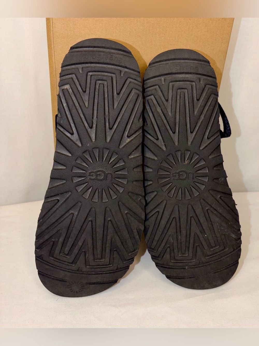 UGG Goldenstar black size 9 - Picture 6 of 10